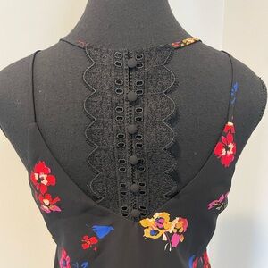 Kismet Floral Lace/Button Back Blouse EUC